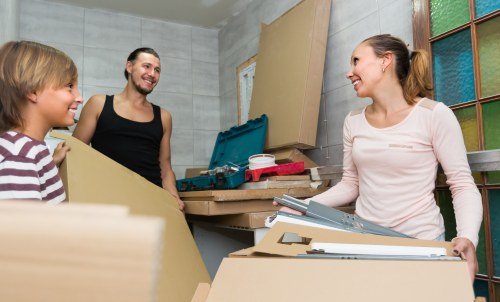 Removal van and moving boxes in Chislehurst